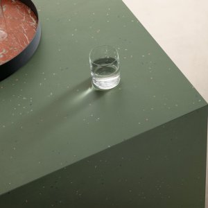 Mutina Primavera の表面、色陶片のディテール