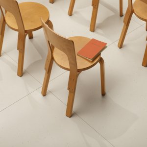 レセプションに敷かれた Primavera 120x120 大判