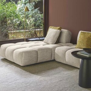 Qubikのシェーズロング、右アーム