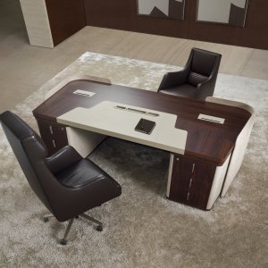 i4Mariani のエグゼクティブデスク Royal と革張りの脚