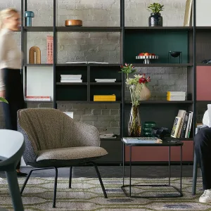 ブナ ナチュラルの四本脚に載る低く広い se:café soft lounge chair