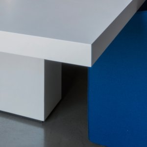 会議テーブル Asymmetrical Meeting、デスクと同じファミリー