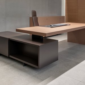 アルミの継ぎ目、Asymmetrical Meeting の天板分割部