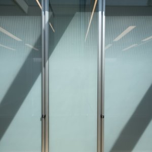 透明ジョイントで連なるW80複層ガラスウォール
