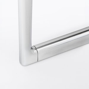 配線スリット下に赤いダクトを備えた Toa デスク 240 × 90