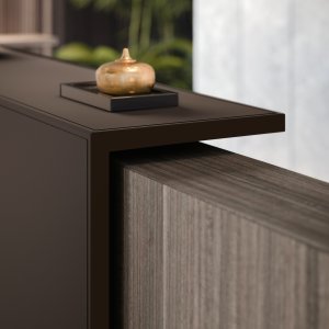 タッチ点灯の天板ランプが照らす Z2 の作業面