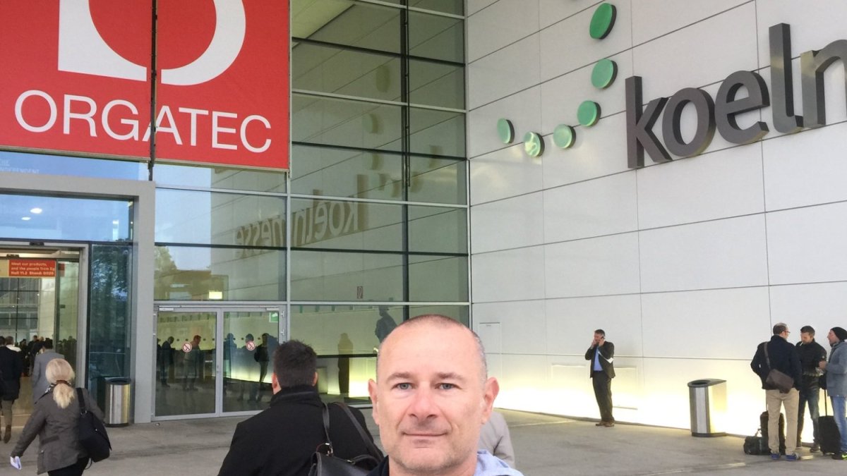 ORGATEC 2026：一人10立方メートルの部屋に、人と人の「間」を書き足す
