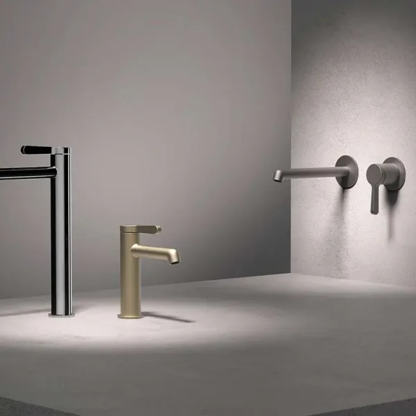 深澤直人らが手がける Fantini の水栓のある洗面室